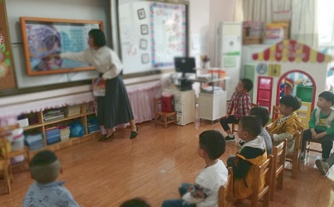 【精华】幼儿园师德演讲稿四篇